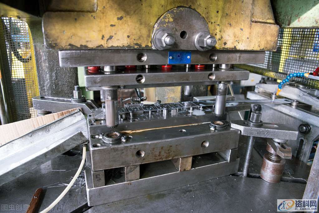 做注塑模具时，如何使用顶针油？这6步操作一定要记牢1、顶针油的用途2、使用场合3、使用方法4．注意事项,顶针,使用,第3张