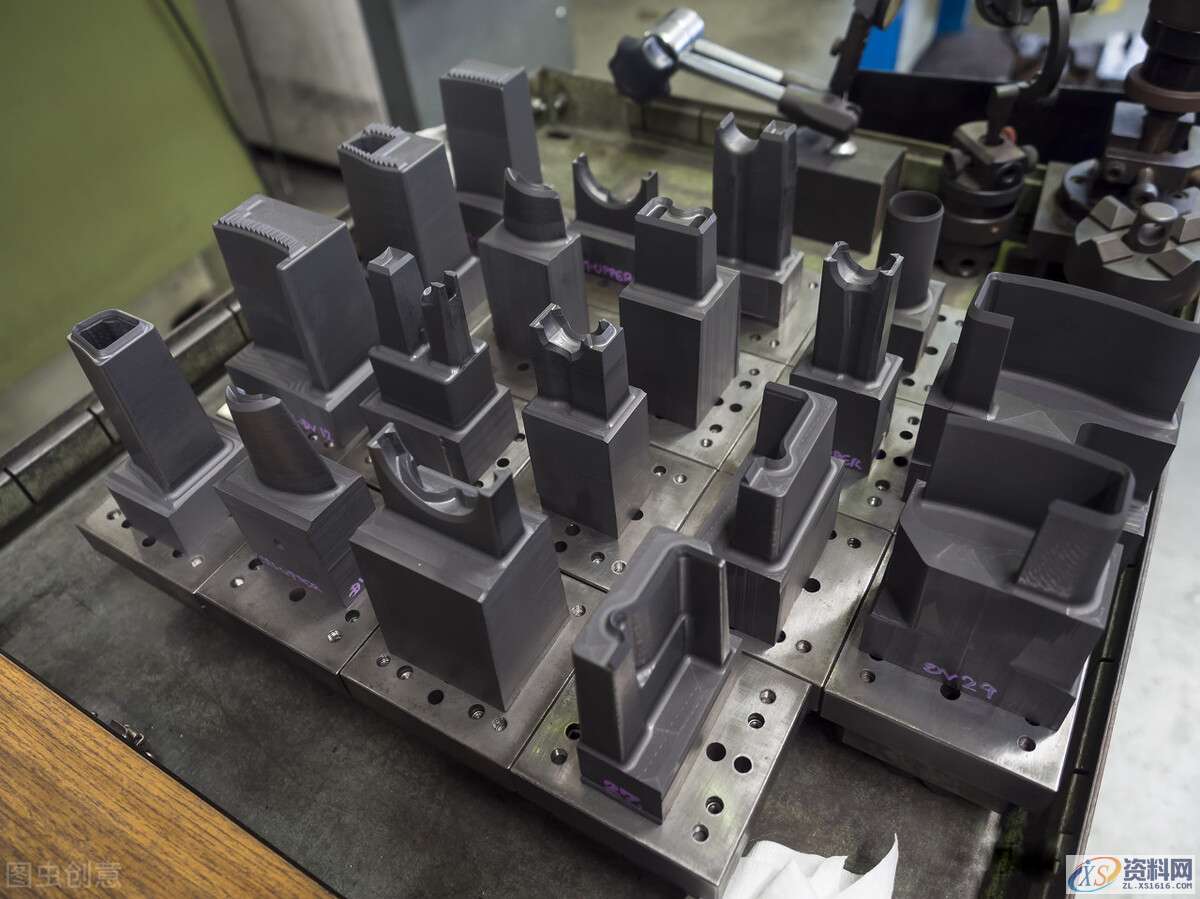 做注塑模具时，如何使用顶针油？这6步操作一定要记牢1、顶针油的用途2、使用场合3、使用方法4．注意事项,顶针,使用,第4张